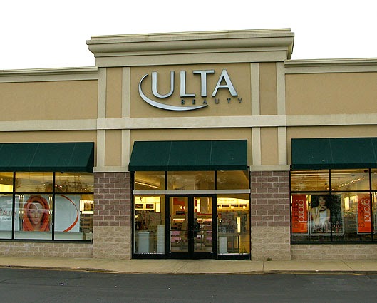 What services does the Ulta Beauty Salon offer its customers?