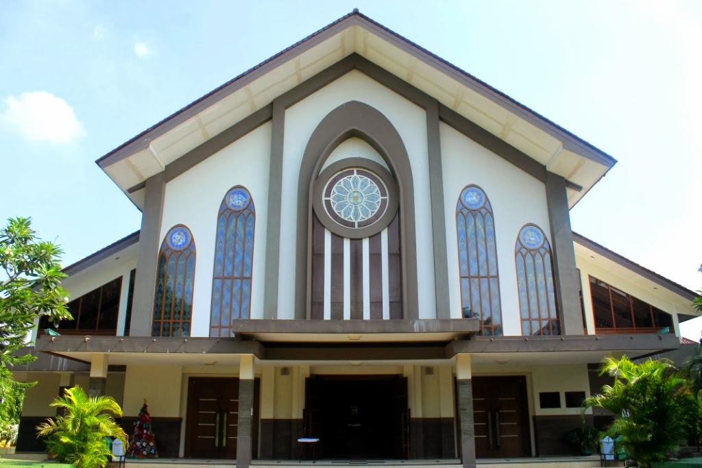 Fotografi Gereja Katolik di Indonesia: Gereja Katolik St. Mikael ...