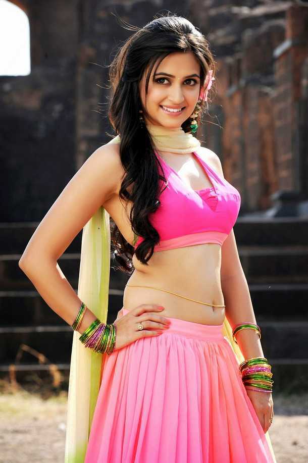 Kriti%2BKharbanda%2Bhot%2Bimages%2Bwallp