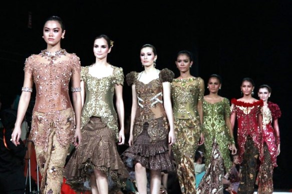 Desain Gaun Kebaya Untuk Pesta Fashion Show gebeet com