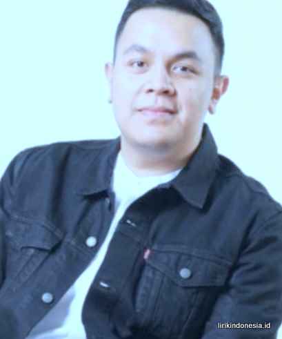 Lirik Labirin Tulus