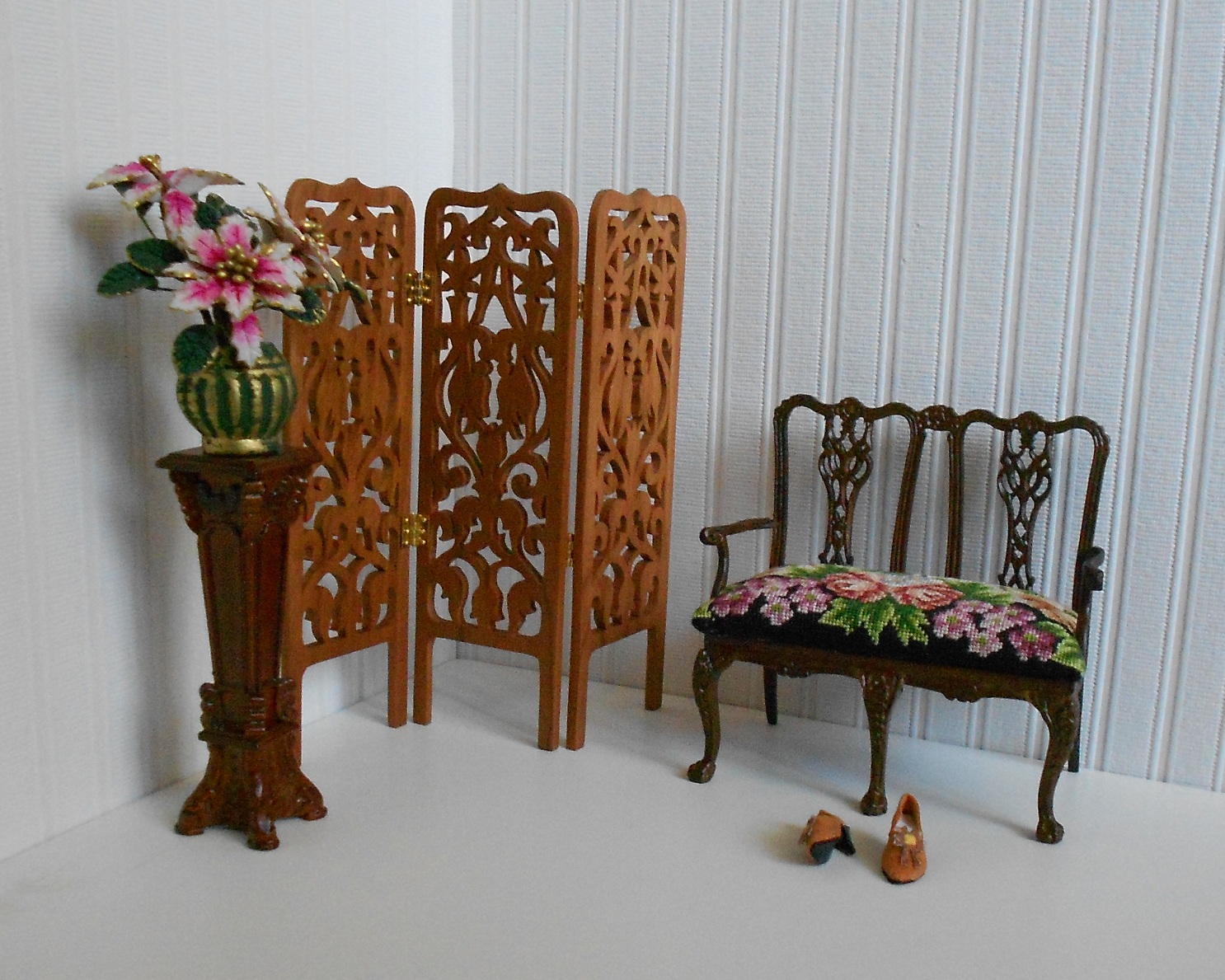 Natalia's Fine Needlework 1/12TH SCALE DOLLHOUSE MINIATURE SCREEN CUT