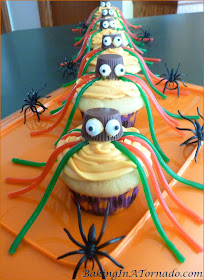 Daddy Long Legs Halloween Cupcakes, a fun Halloween treat. Vanilla cupcakes with vanilla frosting decorated with candy for that spider look. | Recipe developed by www.BakingInATornado.com | #recipe #Halloween