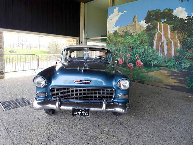 voiture Cadillac bleu