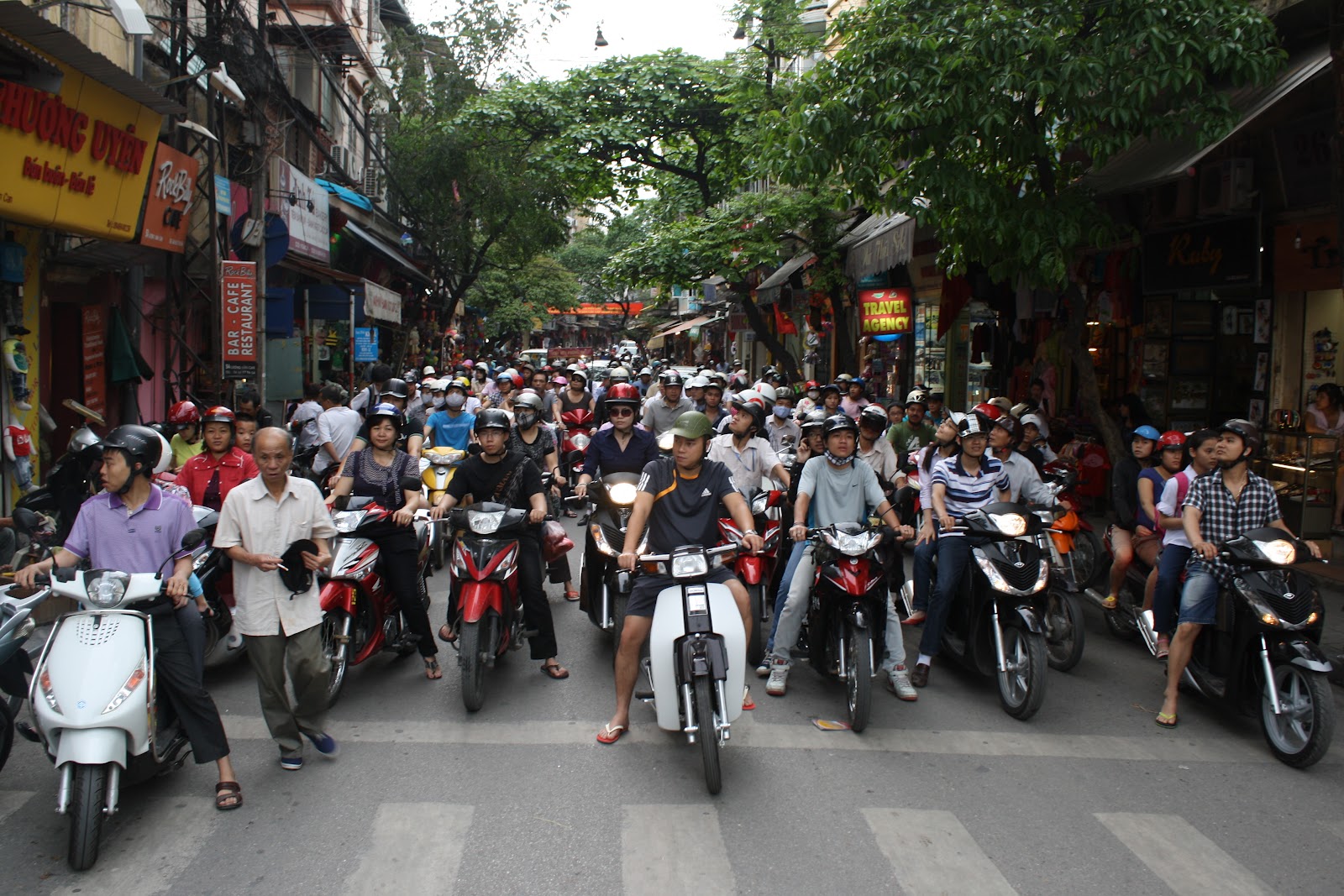 LAU Y BRU: VIETNAM: HANOI, HALONG BAY, HOI AN, NHA TRANG Y HO CHI ...