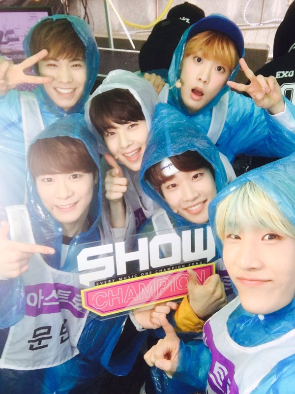 Astro мунбин и рокки. Астро запись. Эль астро здание. Astro kpop. Астро запись.