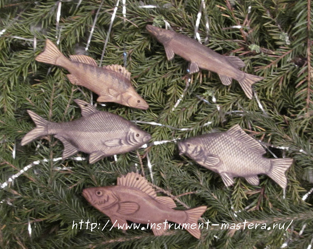 деревянные игрушки в виде рыбок для новогодней ёлки