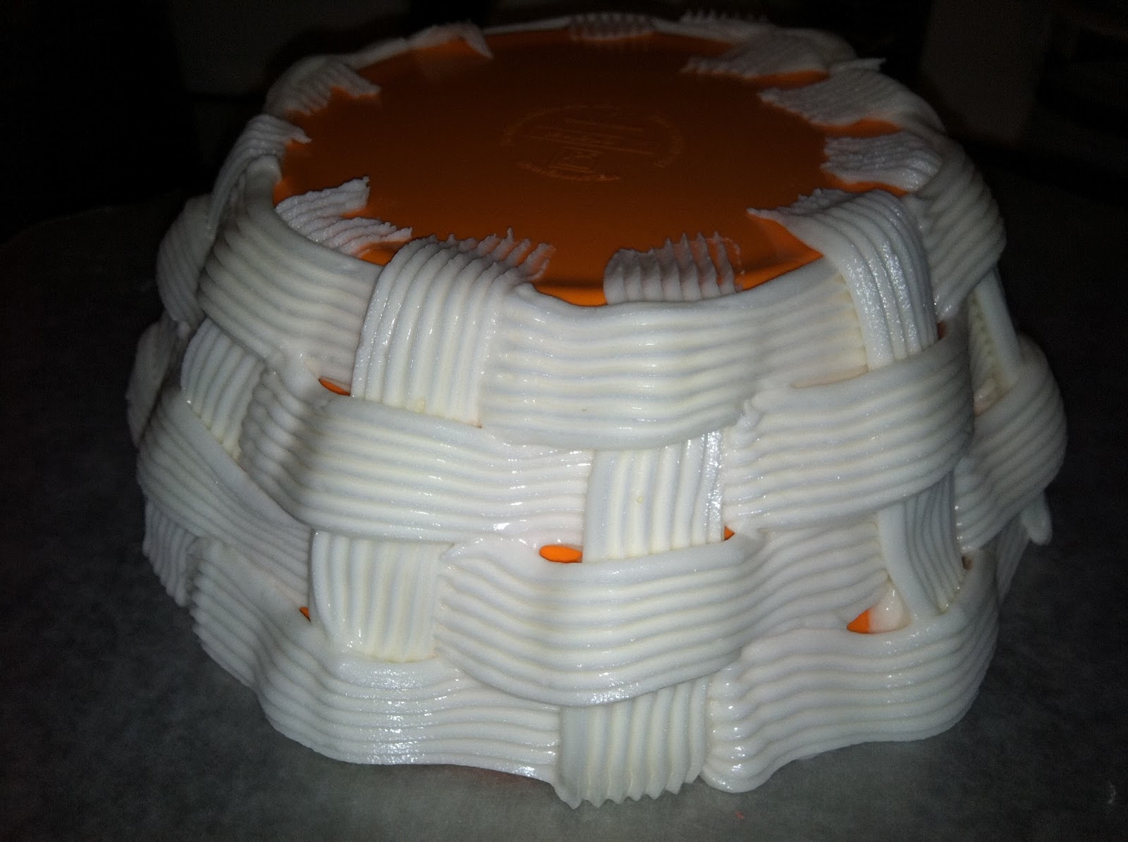 The Iced Queen Piping a Royal Icing Bowl