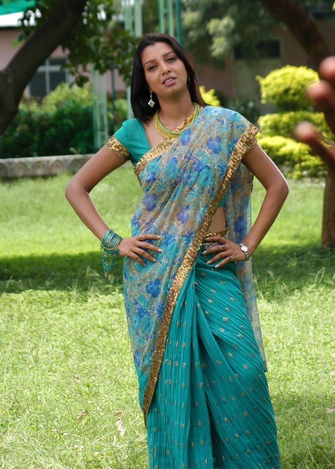 Actress Manjulika In Blue Saree Picture Gallery Photos ...