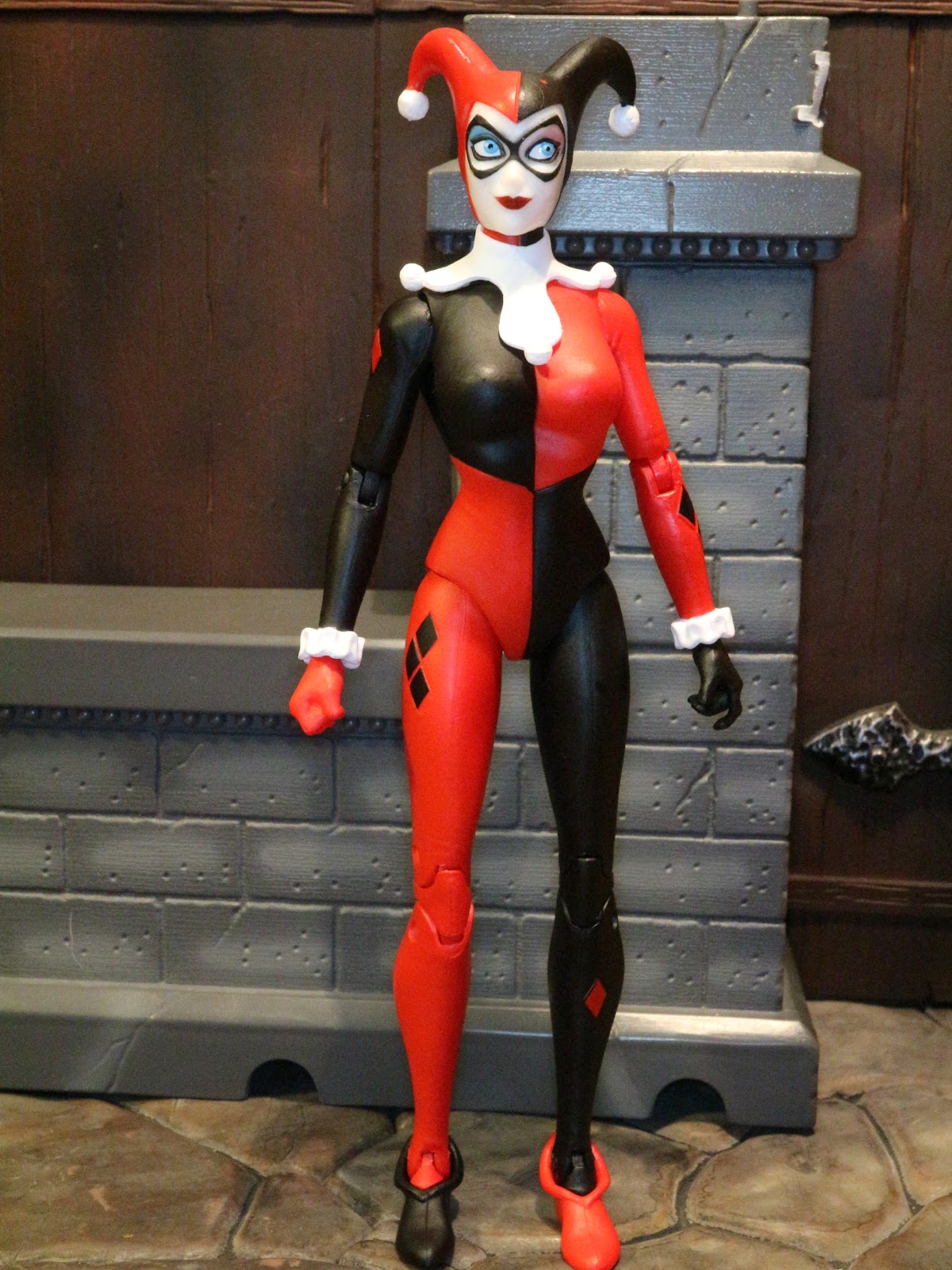 NEW Traditional Harley Quinn Action Figure DC Designer Series Amanda Conner