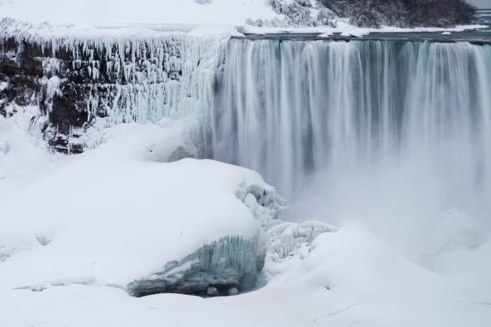Frozen Niagara Falls Explore the World with Simon Sulyma