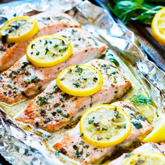 Basil & Lemon Baked Salmon in Foil #healthy #seafood