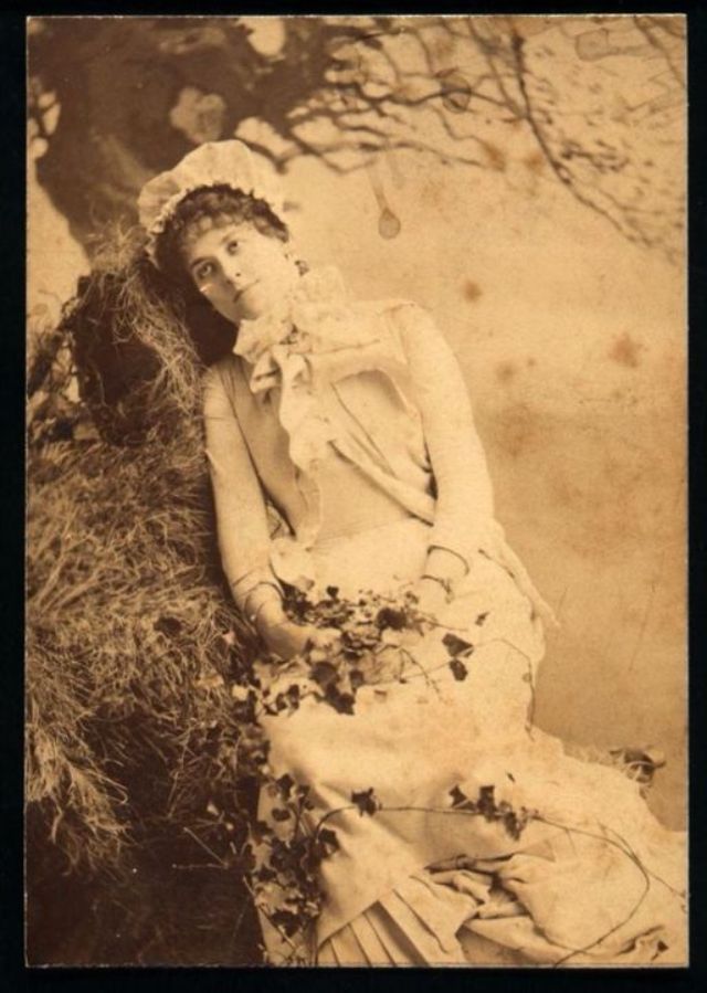 Debunking Victorian Postmortem Photographs  These People Are Actually Alive - 16