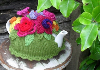 https://crochethealingandraymond.wordpress.com/2010/11/20/spring-explosion-tea-cozy/