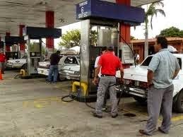 PASANDO LA HOJA / Gasolina y política