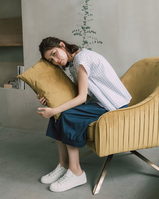 慕蓉穿著藍氣球在飛造型鬆緊裙