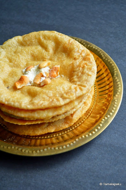 Sojjappam ~ Sooji Halwa Stuffed In Puri 