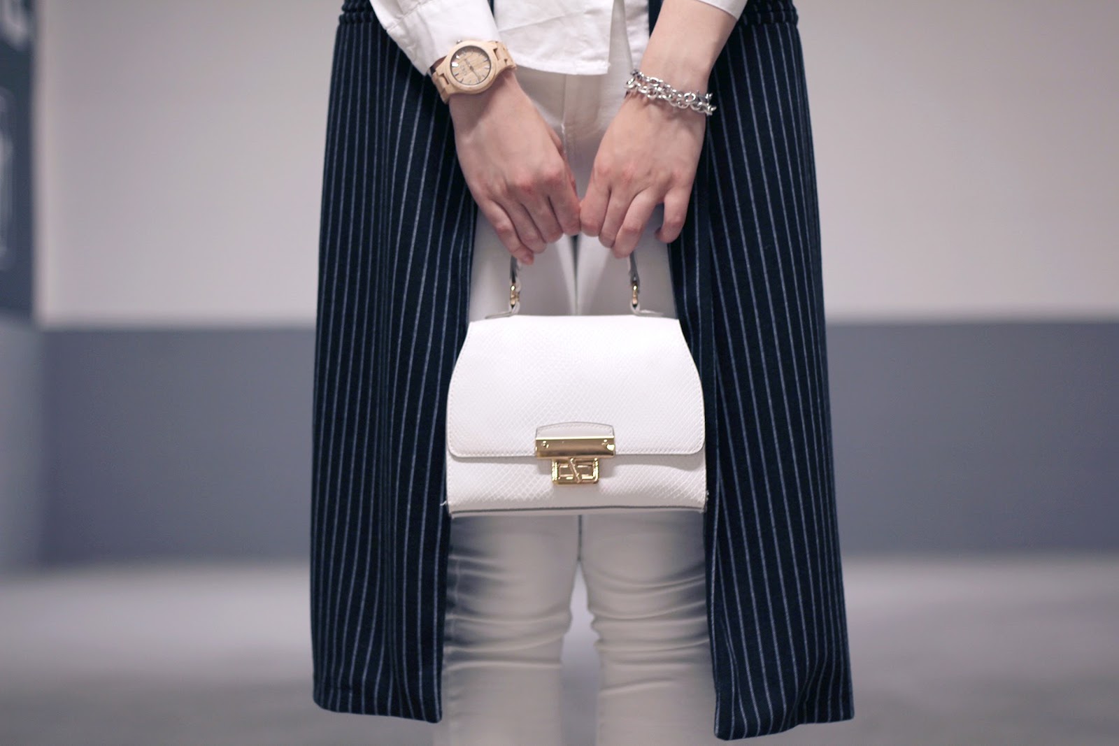 fashion style blogger outfit ootd italian girl italy trend vogue glamour pescara prospering flats ballerine shoes miss coquinas long gilet stripes urban white total look skirt cat collar aliexpress new look bag borsa camicia collo gatto word wood watch orologio legno braid hairstyle treccia capelli