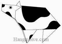 Bước 14: Dùng bút vẽ mắt, khoảng đốm cho con bò để hoàn thành cách xếp bằng giấy