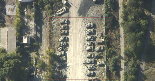 Роздольне: за 10 км від лінії розмежування помітили танки та іншу військову техніку