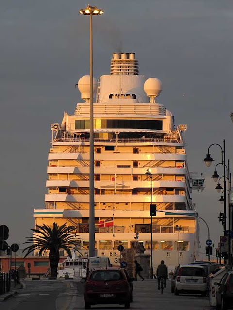 Cruise ship Crystal Serenity, IMO 9243667, port of Livorno