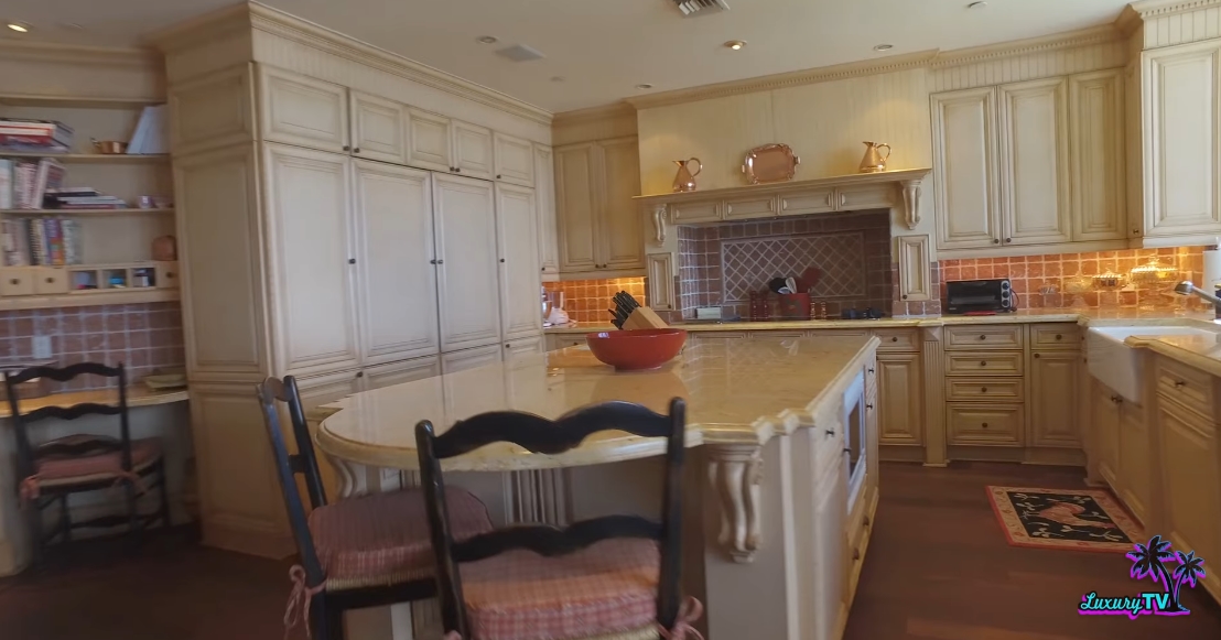 34 Photos vs. 6051 N Ocean Dr PH 5, Hollywood, FL Interior Design Luxury Penthouse Tour