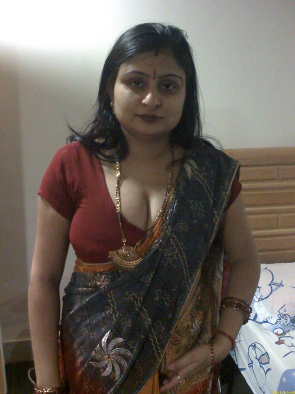 600px x 800px - Indian Pussies: North indian aunty milk juggs - 2