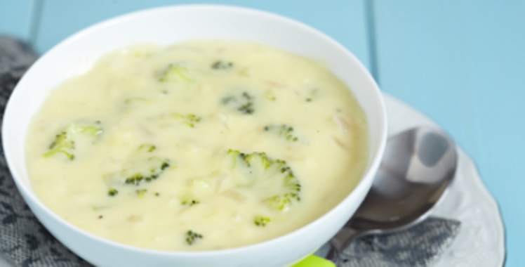 Low Carb Rezepte: Soja-Hackfleischsuppe mit Brokkoli und Porree – Vegan