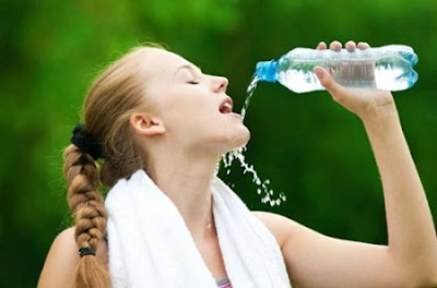 Uống nước giúp tăng vòng 1 tốt