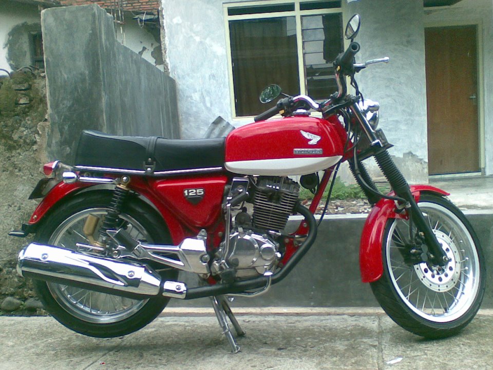 Honda CB 125 S Modif Knalpot Tiger Revo - Classic and Vintage Motorcycles