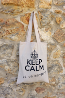 http://unehoussepourmapomme.blogspot.fr/2015/10/tote-bag-keep-calm-et-va-manger.html