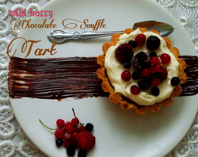 {Wild Berry and Chocolate Souffle Tart} - Tarte cu sufleu de ciocolata si fructe de padure