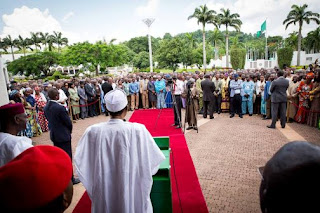 Buhari and staff of Presidential Villa