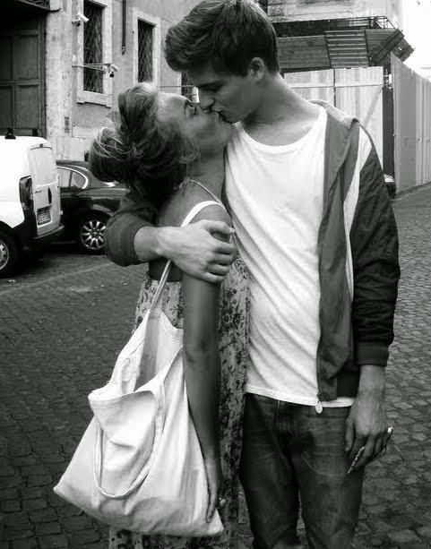 Boys Kiss Girls Awesome Wallpap
