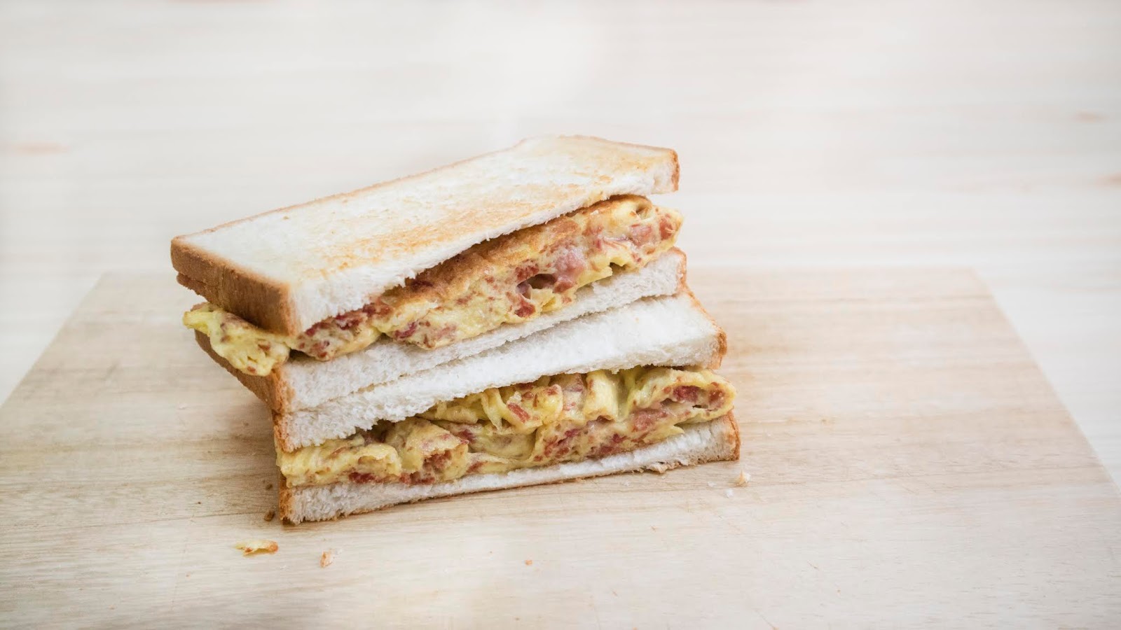 Happy Amy Recipe 鹹牛肉蛋治｜蛋牛治 Corned Beef and Egg Sandwich＊Happy Amy