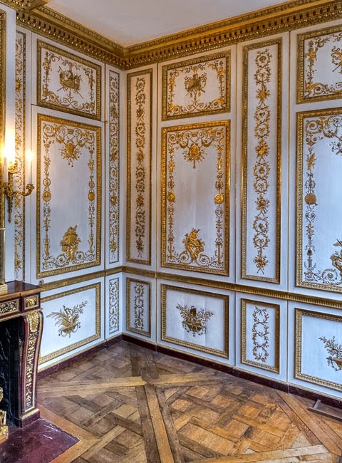 Boiserie Luís XVI no Palácio de Versalhes. Foto de http://godsandfoolishgrandeur.blogspot.pt