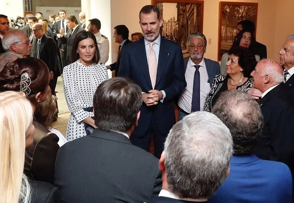 Queen Letizia wore a print dress by Massimo Dutti. First Lady Juliana Awada