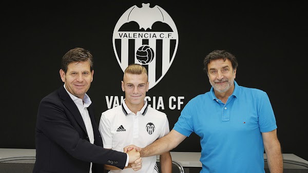 Oficial: El Valencia renueva hasta 2021 a Lato