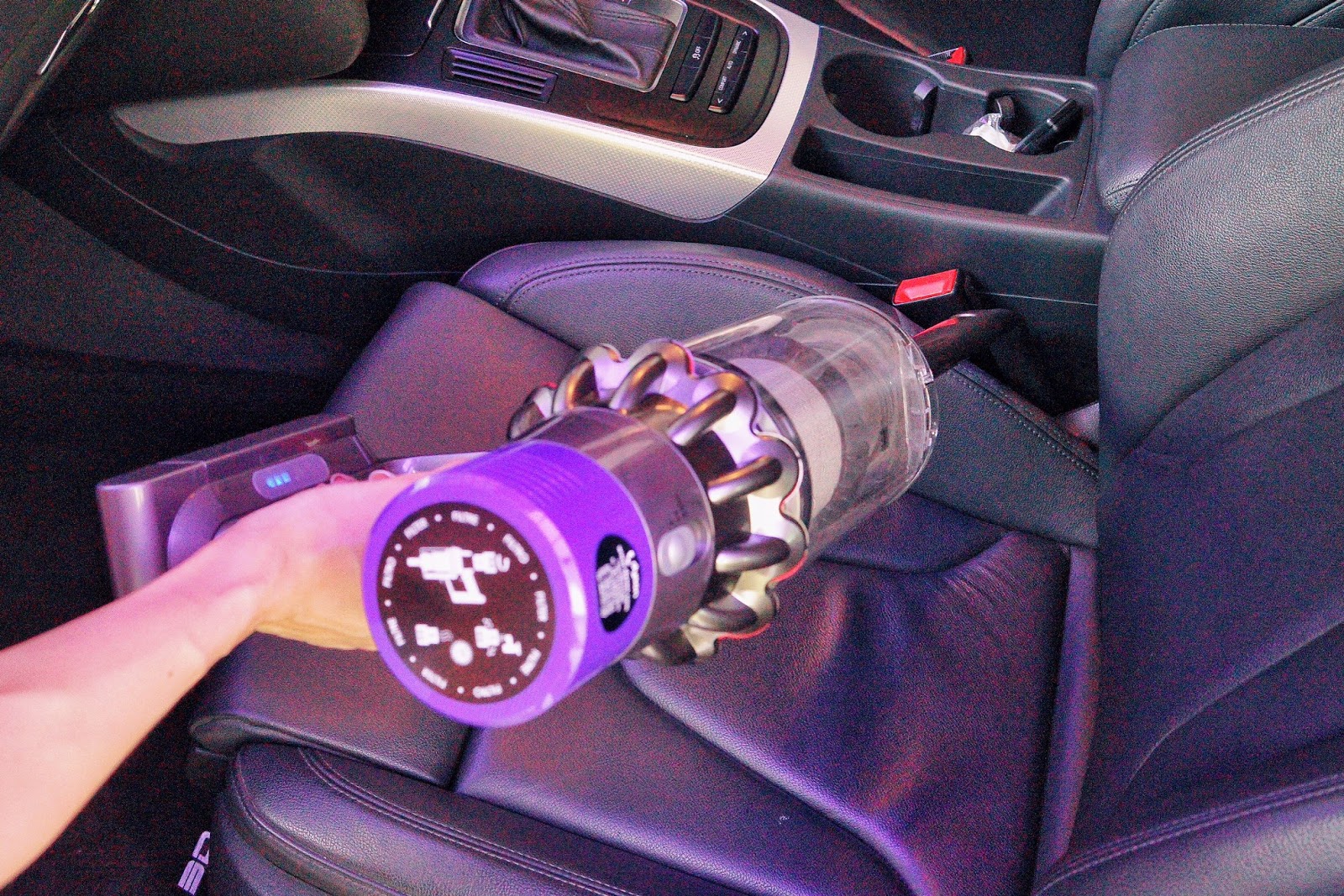 Dyson Cyclone V10 | ZOE RAYMOND