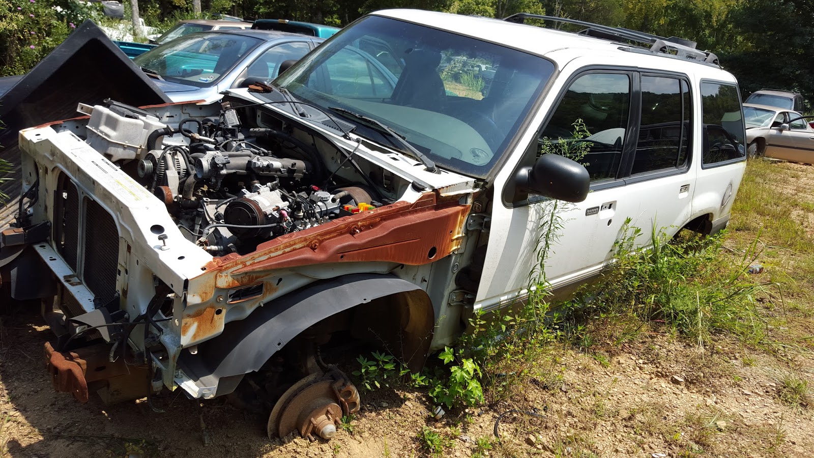 2000 White Ford Explorer Brooks Auto Sales And Salvage