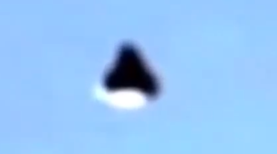 Clear Daytime UFO Video of Triangle Craft Over NSW Australia ...