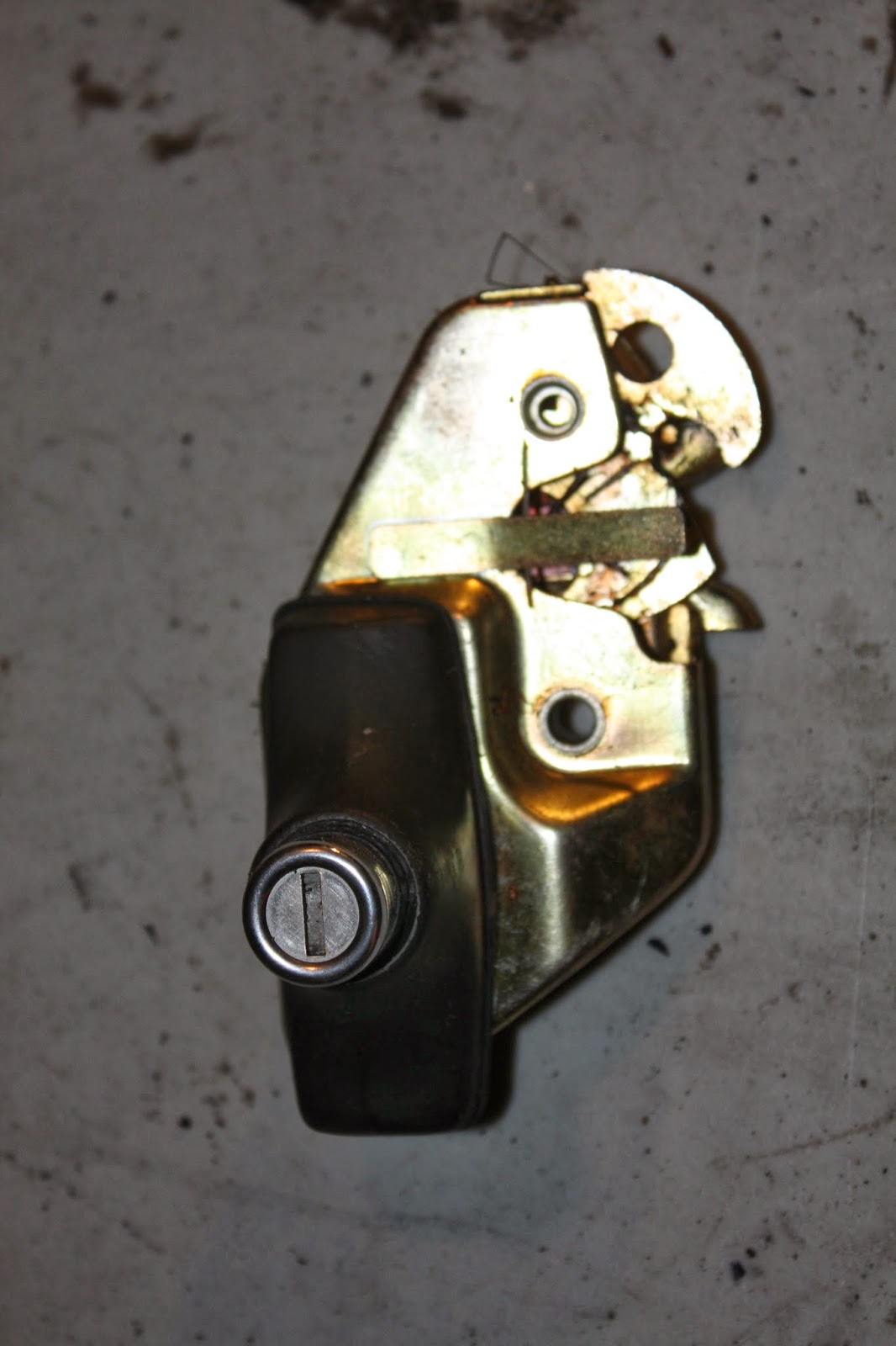 KrEvCon BMW Parts E30 Keyed Trunk Latch