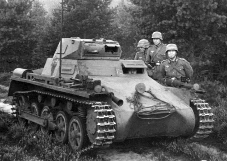 Видео немецких танков. Танк PZ 1. Танки вермахта pz1. Немецкие танки второй мировой 1941г. Танк pz1 второй мировой войны.
