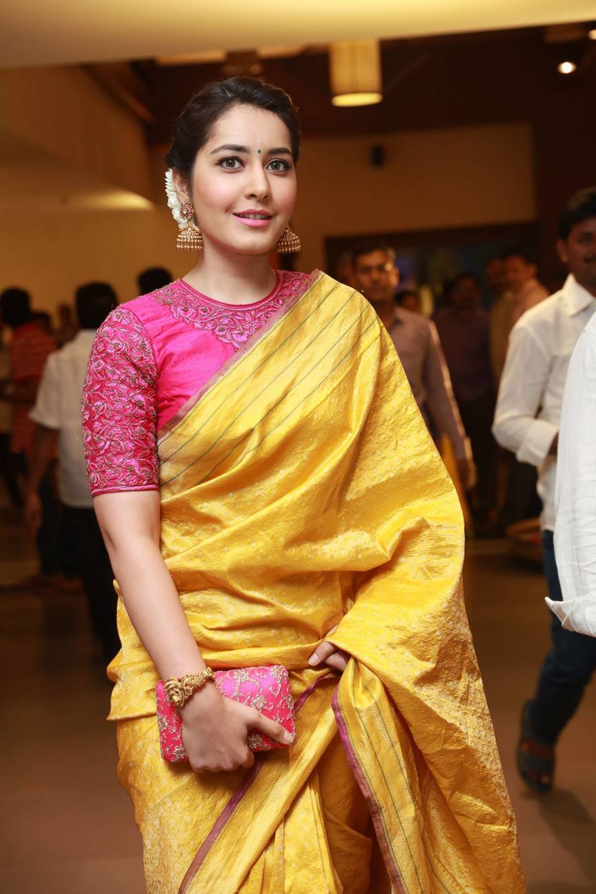 [Image: Rashi-Khanna-Stills-At-Director-Krish-Marriage-03.jpg]