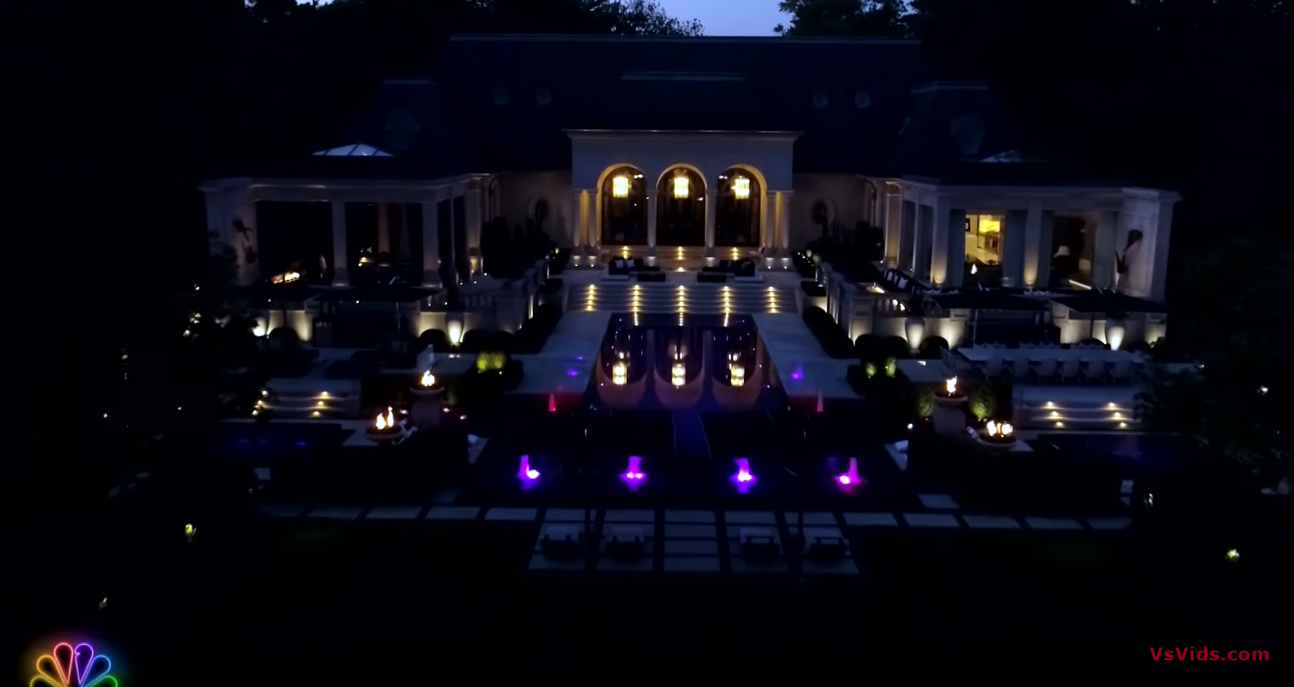 20 Photos vs. Inside Drake’s $100M Mega-Mansion Designer’s GIANT House | Secret Lives Of The Super Rich 20 Photos vs. Inside Drake’s $100M Mega-Mansion Designer’s GIANT House | Secret Lives Of The Super Rich