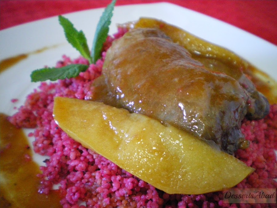 Carrilladas ibéricas al Oporto sobre cuscús de remolacha