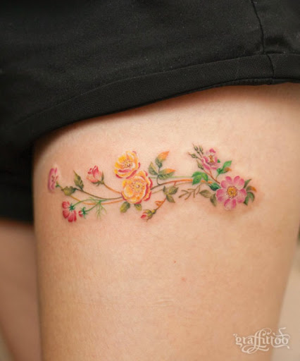 Este incrivelmente bonito floral coxa peça