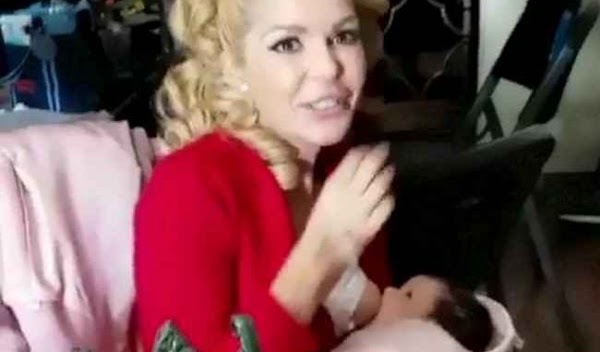 Itati Cantoral aparece amamantando a un bebé