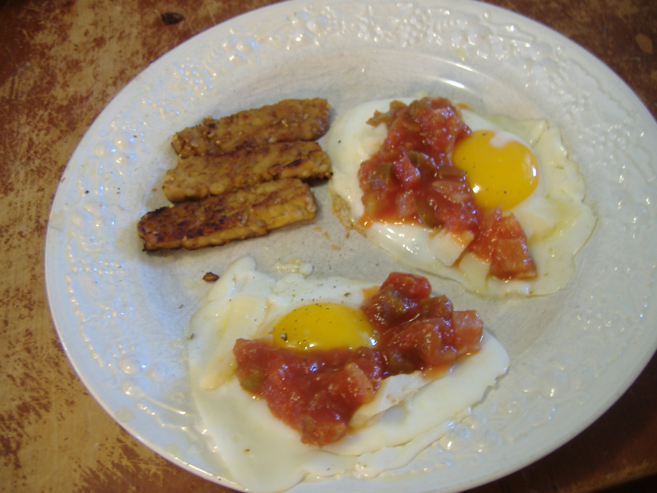 Holistic & Happy Eggs & Tempeh Bacon
