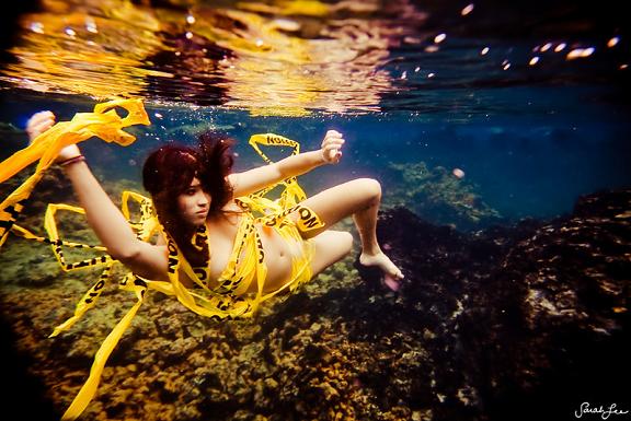 sarah lee fotografia mulheres subaquáticas mar água